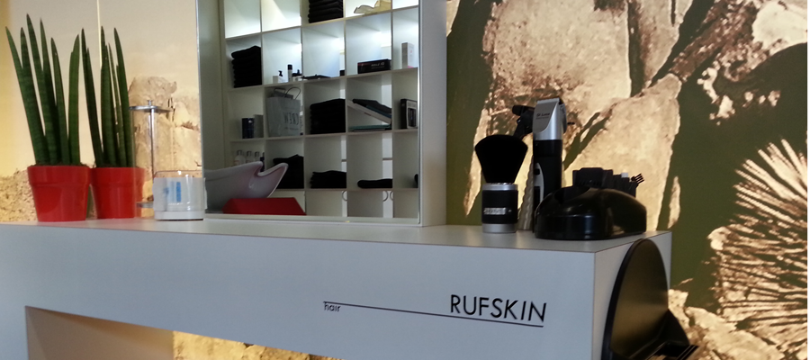 Gepersonaliseerde meubel belettering voor Rufskin denim en Rufskin hair.