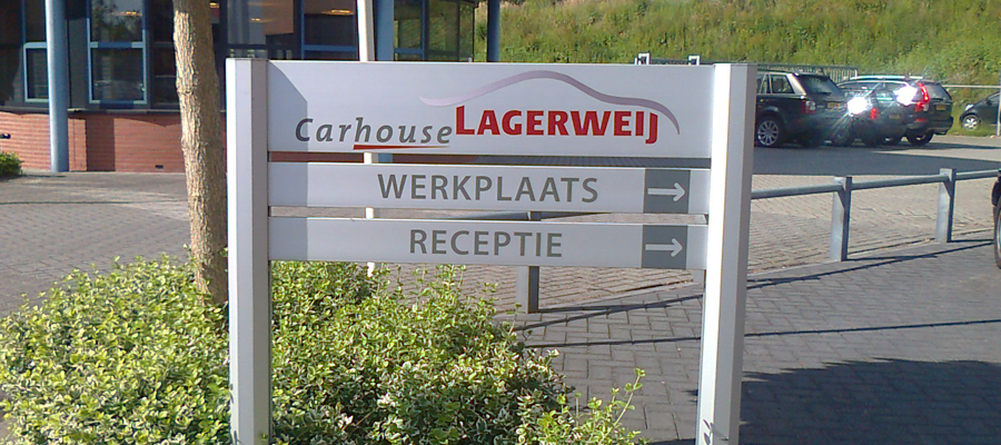 Persoonlijk bewegwijzering voor Carhouse Lagerweij  door van Veldhuizen Reclame.
